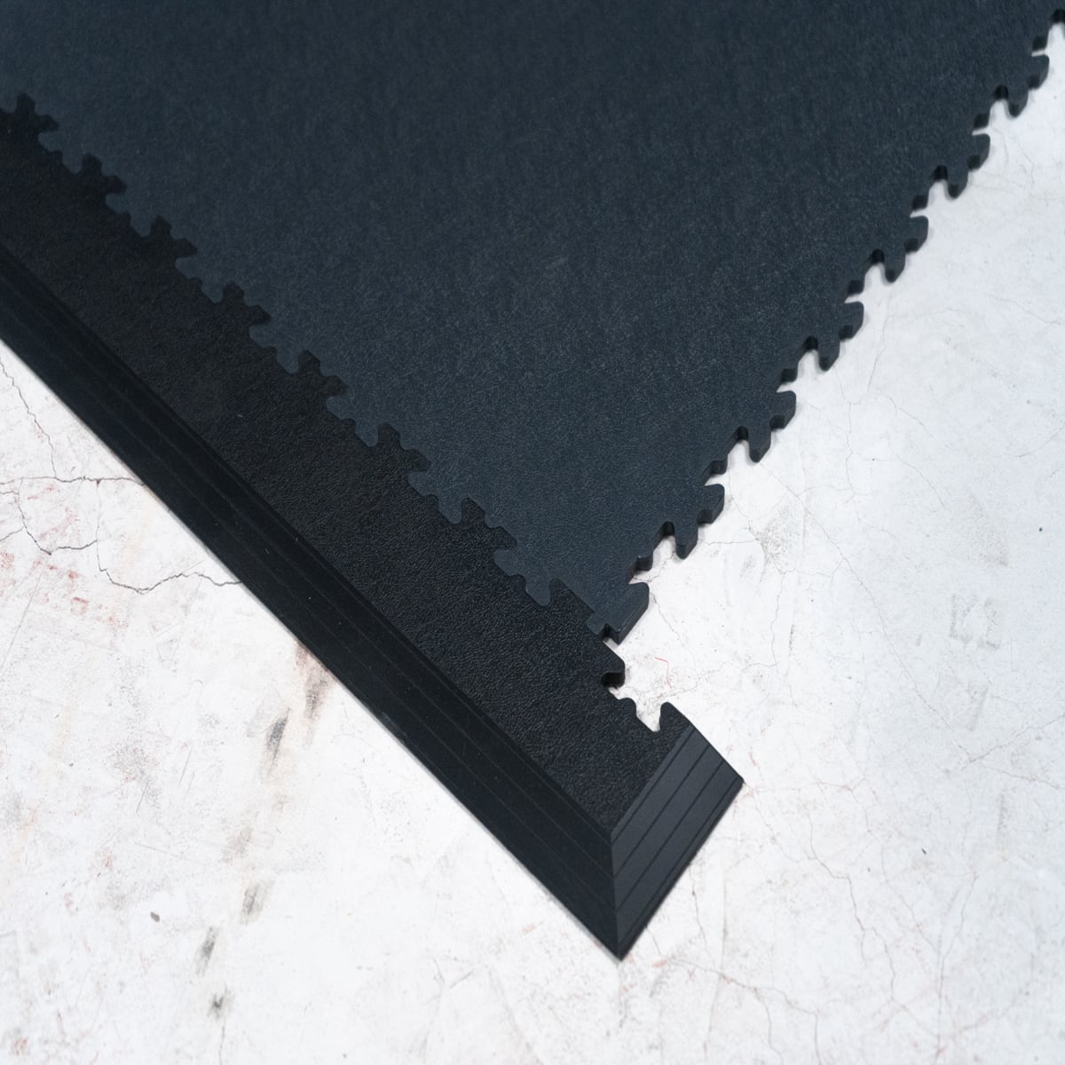 Interlocking Floor Tile Corner Ramp Black